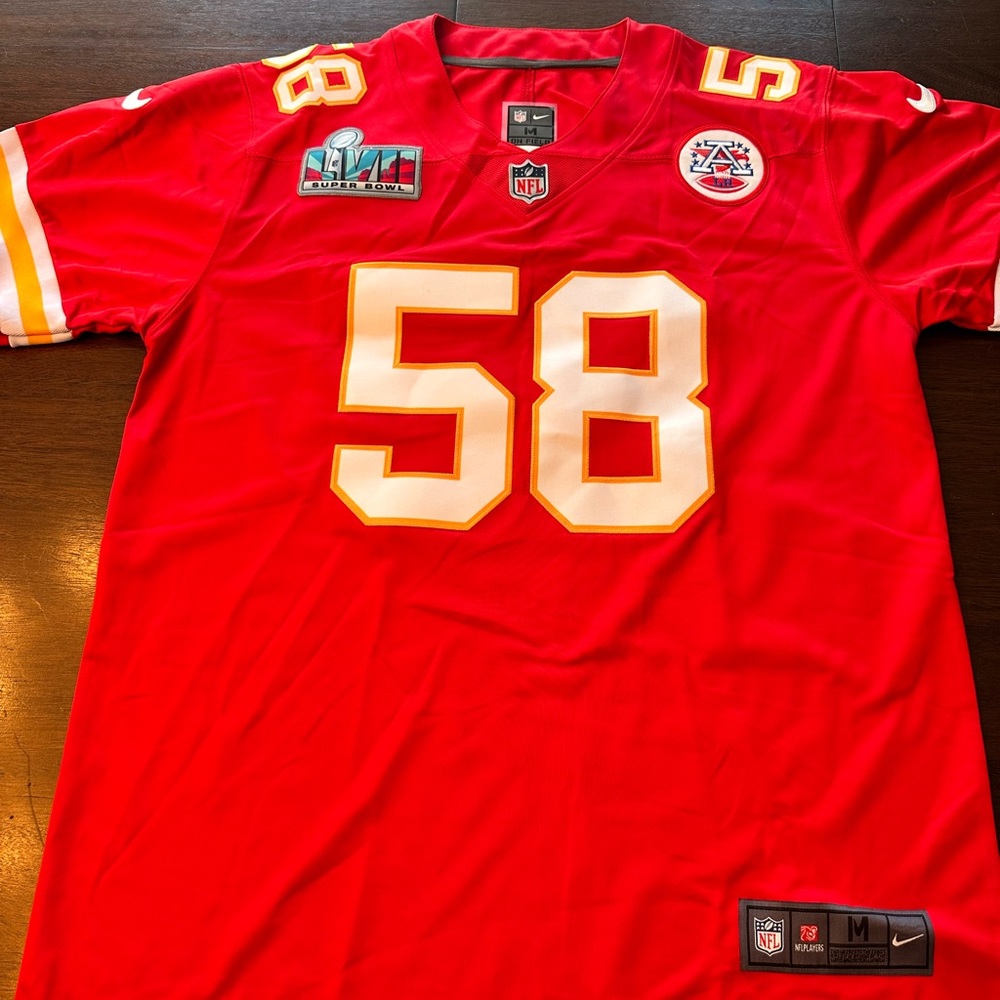 Derrick Thomas Chiefs jersey. Men size medium.